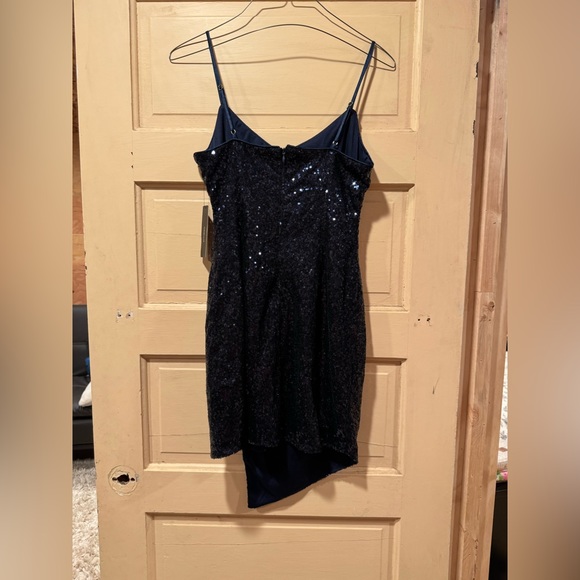 Lulu’s cocktail dress - Picture 3 of 7